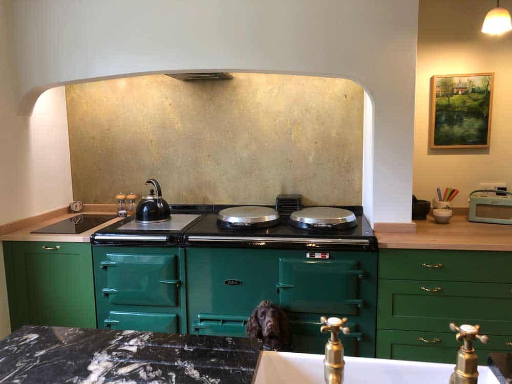 Wiltshire finish - Aged Brass Splashback - Image 2